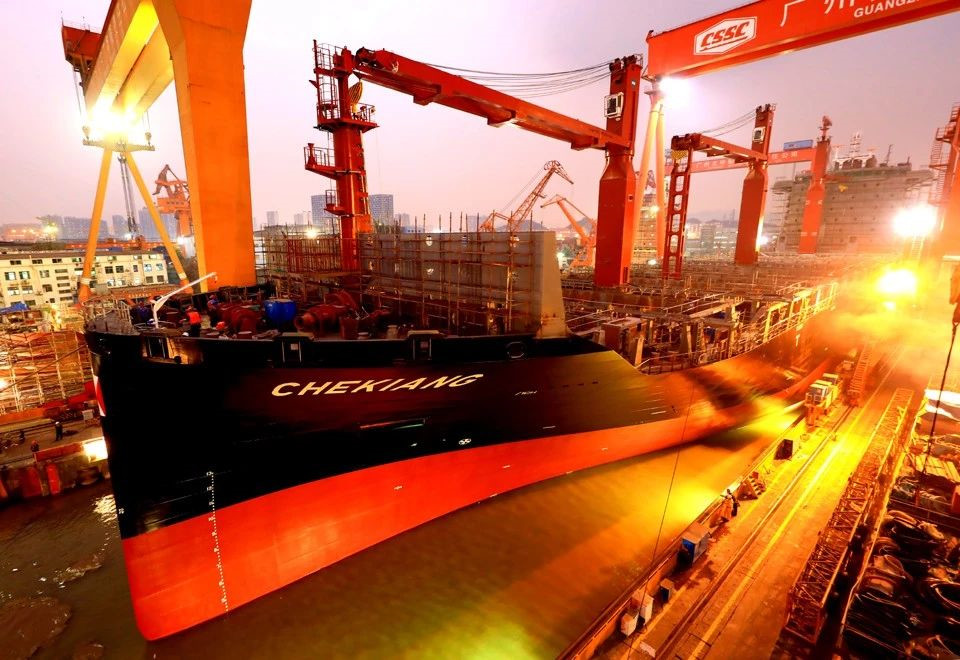 黃埔文沖一集裝箱船提前出塢