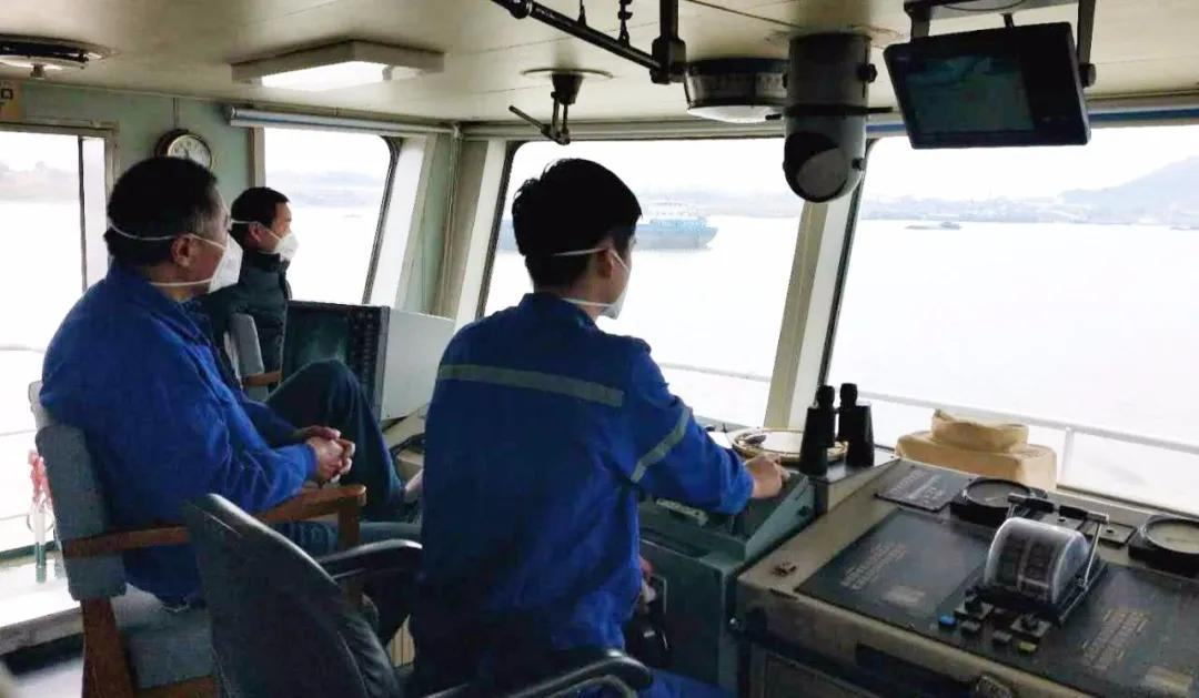 2月24日,“武船拖一號(hào)”開赴武昌碼頭待命